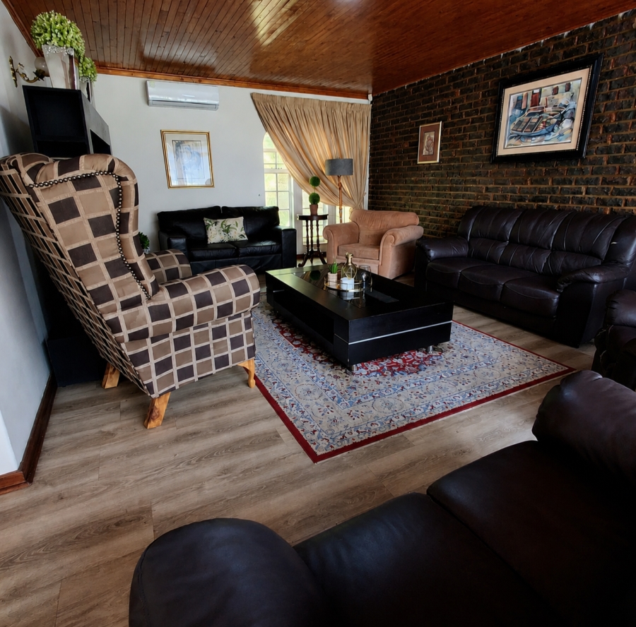 4 Bedroom Property for Sale in Flamwood North West